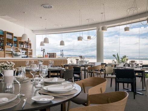 Marina Beach Club: Proyecto de instalaciones para club de playa en la Marina Real Juan Carlos I de Valencia