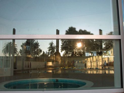 Edificio polideportivo con piscina en Picassent