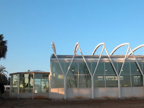 Edificio polideportivo con piscina en Picassent