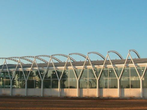Edificio polideportivo con piscina en Picassent