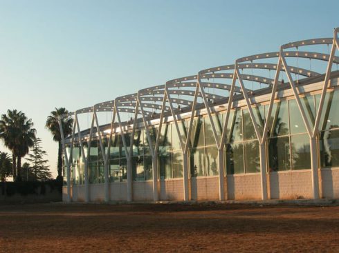 Edificio polideportivo con piscina en Picassent